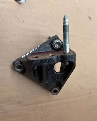 Toyota Auris E180 Engine mounting bracket