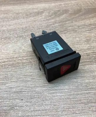 Volkswagen PASSAT B5 Hazard light switch 3B0953235D