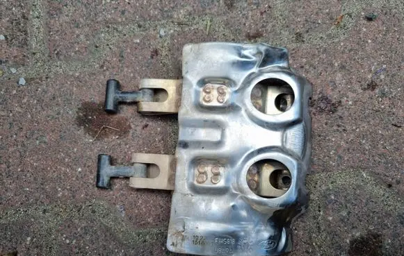 Exhaust heat shield