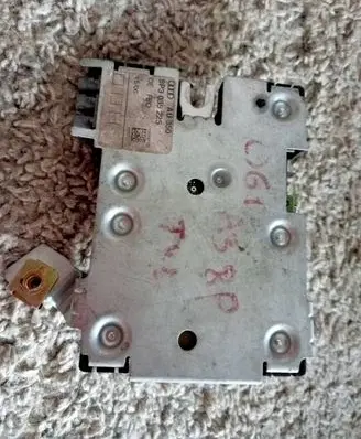 Audi A3 S3 8P Antenna control unit 8P3035225