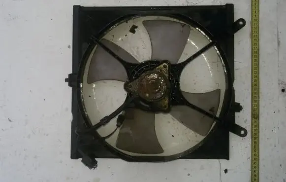 Mitsubishi Colt Radiator cooling fan shroud