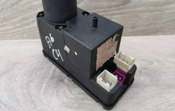 Audi A6 S6 C4 4A Central locking vacuum pump 4A0862257J 8TZ00652200