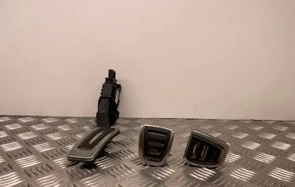 Volkswagen Golf VII Pedal assembly 5Q2723503D 5Q0721131 5Q0721601A