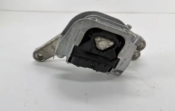 Volkswagen Golf VIII Engine mount bracket 5QS199262B