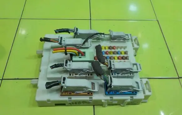Ford Grand C-MAX Fuse box set BV6N14A073EU BEZPIECZNIKOW