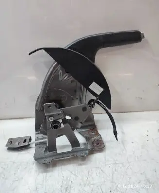 Nissan Qashqai+2 Handbrake/parking brake lever assembly