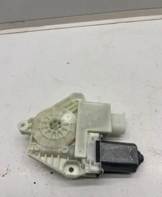 BMW 5 G30 G31 Front door window regulator motor 7455082 C35316105