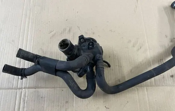 Dacia Dokker Thermostat housing 