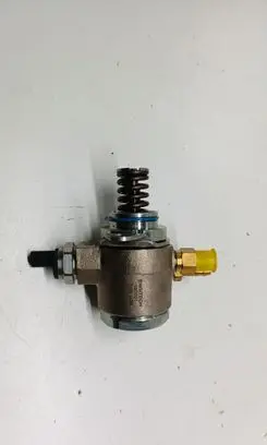 Volkswagen PASSAT B6 Fuel injection high pressure pump 