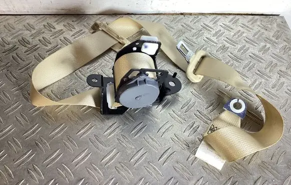 Lexus LS 460 - 600H Middle seatbelt (rear) TKAF0EF870 1040955