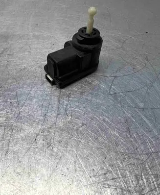 Headlight level adjustment motor