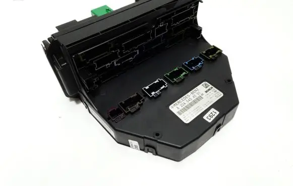 Mercedes-Benz C W204 SAM control unit A2045454501 A2044422700 A2044422600
