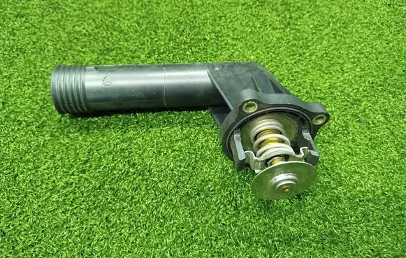 Thermostat/thermostat housing