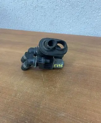 Mercedes-Benz E W210 Coolant heater control valve 0235451628 E796