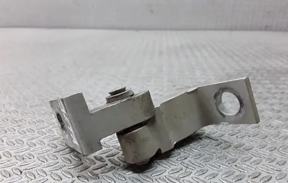 Volkswagen Jetta VI Front door upper hinge
