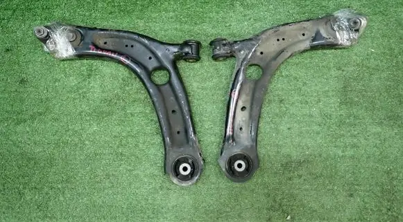 Volkswagen Tiguan Front lower control arm/wishbone 