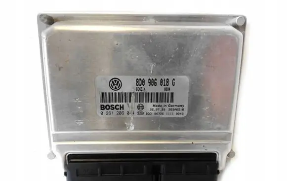 Volkswagen PASSAT B5 Engine control unit/module 8D0906018G