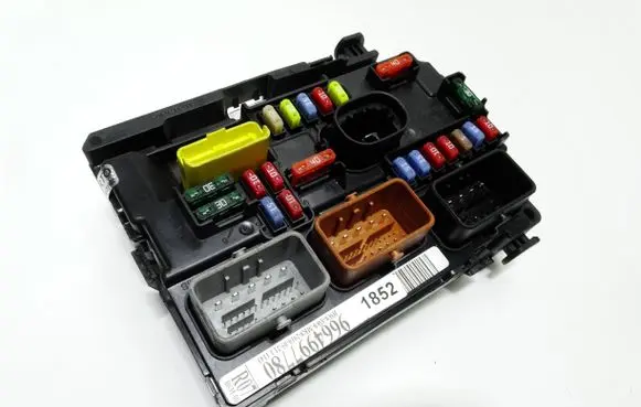 Citroen DS3 Fuse module 9664997780