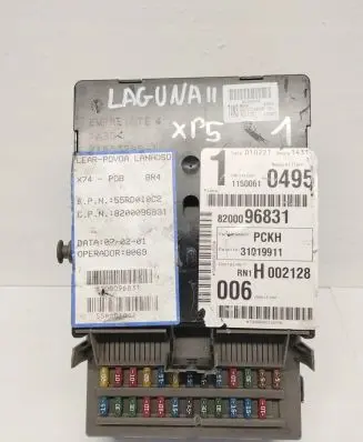 Renault Laguna II Fuse module 8200096831