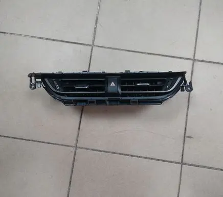 Toyota C-HR I Dash center air vent grill 55670F4010