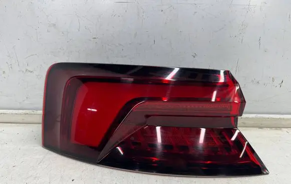 Audi A5 Rear/tail lights 8w6945091g