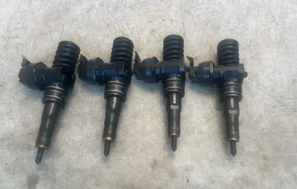 Skoda Roomster (5J) Fuel injectors set 0414720215 038130073AG