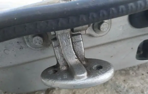 Volvo S40 Rear door lower hinge