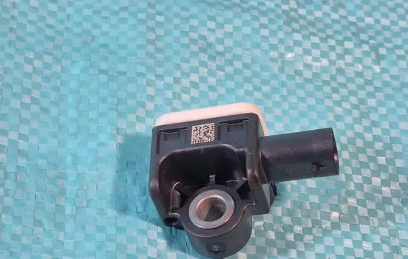 Mercedes-Benz B W246 W242 Airbag deployment crash/impact sensor A1668210151 56054085AA 5027965