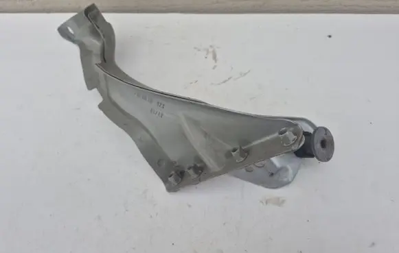 Audi A6 C7 Fender mounting bracket 4G0805816