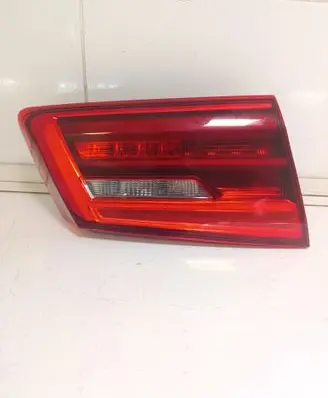 Tailgate rear/tail lights