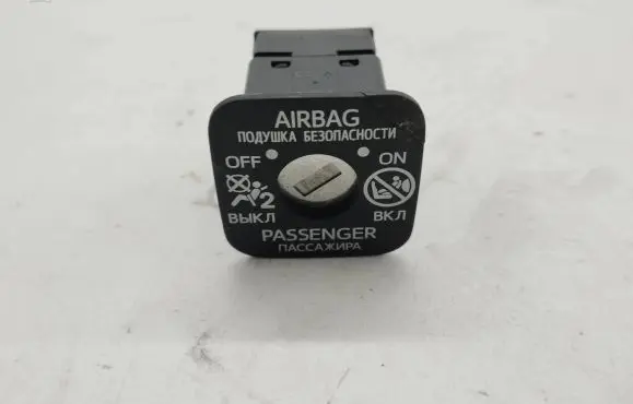 Toyota Avensis T270 Passenger airbag on/off switch 