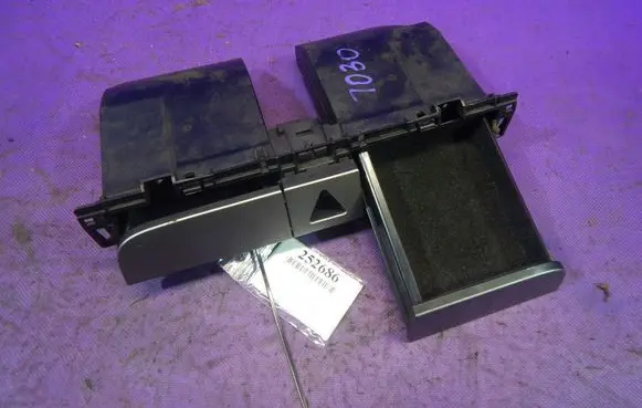 Volkswagen PASSAT B6 Glove box