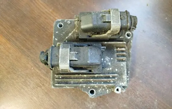 Opel Astra J Engine control unit/module 55561172