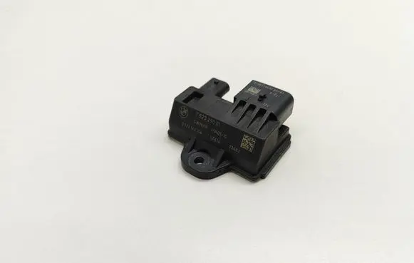 BMW 5 F10 F11 Glow plug pre-heat relay 7823290 782329001 0522140104