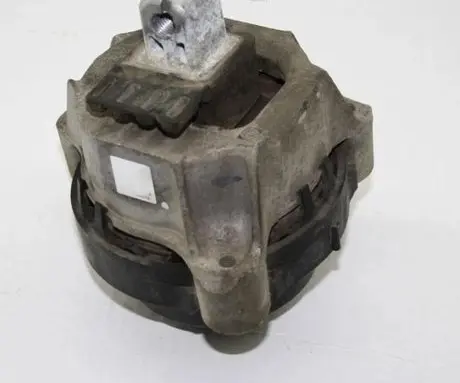 BMW 5 G30 G31 G38 Engine mount bracket 6883514