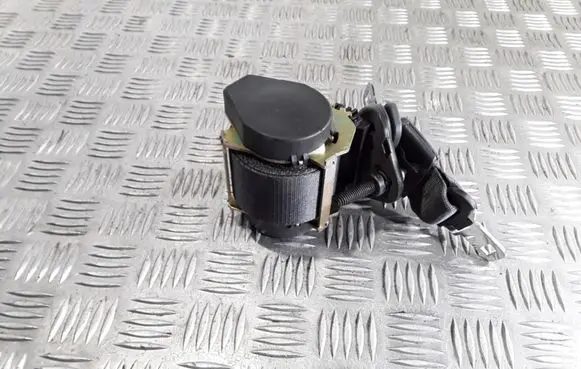 Middle seatbelt (rear)
