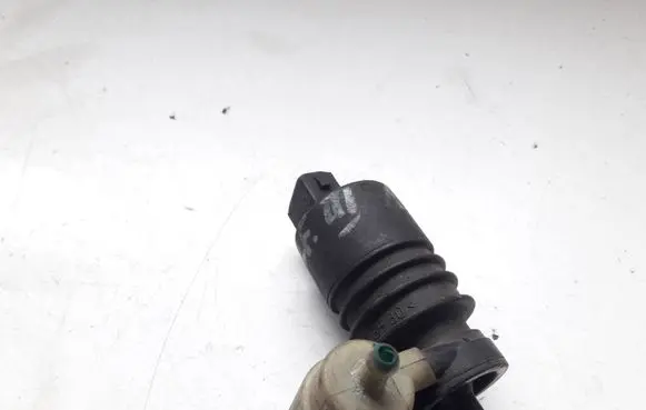 Volkswagen Golf III Windscreen/windshield washer pump