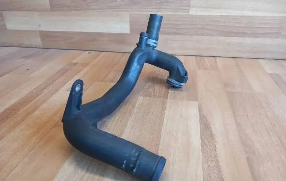 Mercedes-Benz B W245 Engine coolant pipe/hose A6402001352