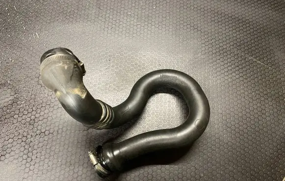 Opel Vivaro Intercooler hose/pipe 8200760918 93861386