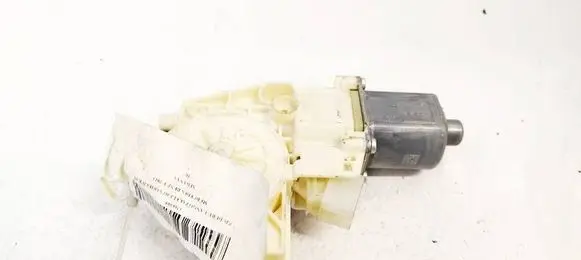 Mercedes-Benz E W212 Front door window regulator motor 0130822502
