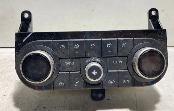 Nissan Qashqai Climate control unit 27500BR47B C1302