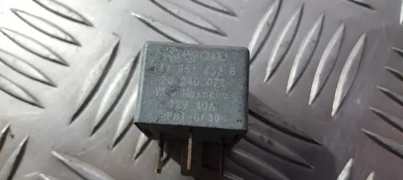 Volkswagen Golf IV Other relay 141951253B 20240072