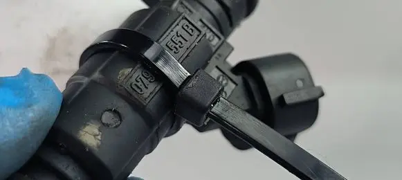 Audi A8 S8 D3 4E Fuel injector 