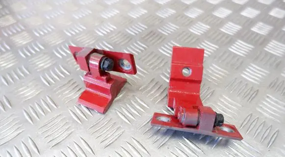 Rear door hinge set