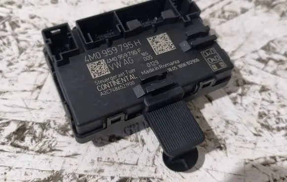 Audi A5 Door control unit/module 4M0959795H 4M0959795F