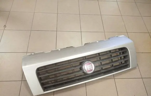 Front bumper upper radiator grill