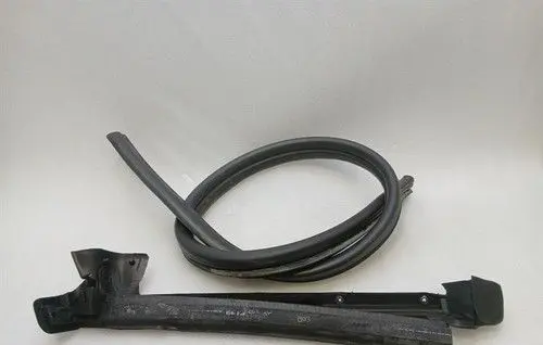 Ferrari California F149 Front door rubber seal 69877700