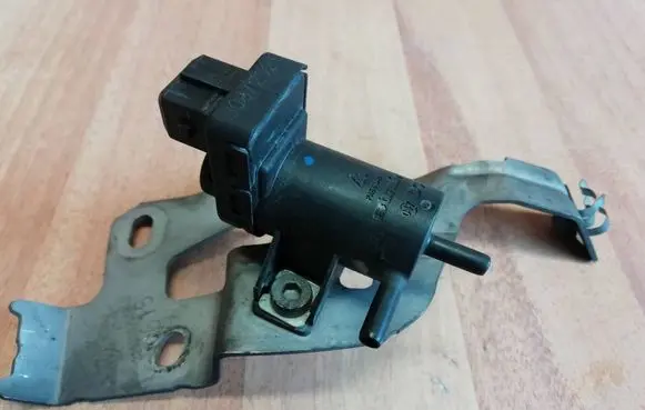 Renault Espace V (RFC) Turbo solenoid valve 8200762162 320930795R
