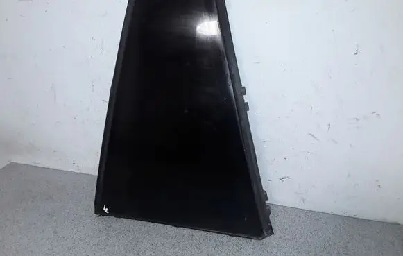 BMW 5 E39 Rear vent window glass 51348189261 8189261