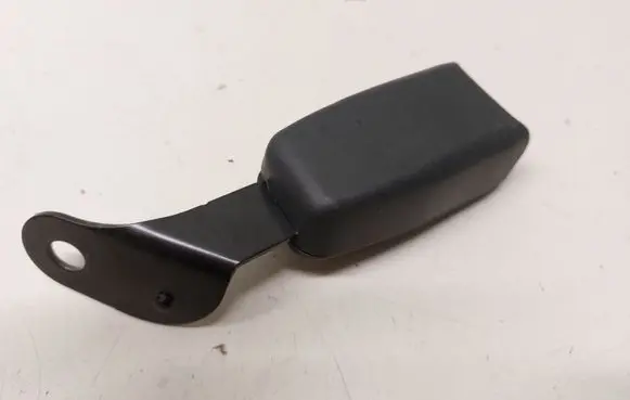 Subaru Impreza II Rear seatbelt buckle